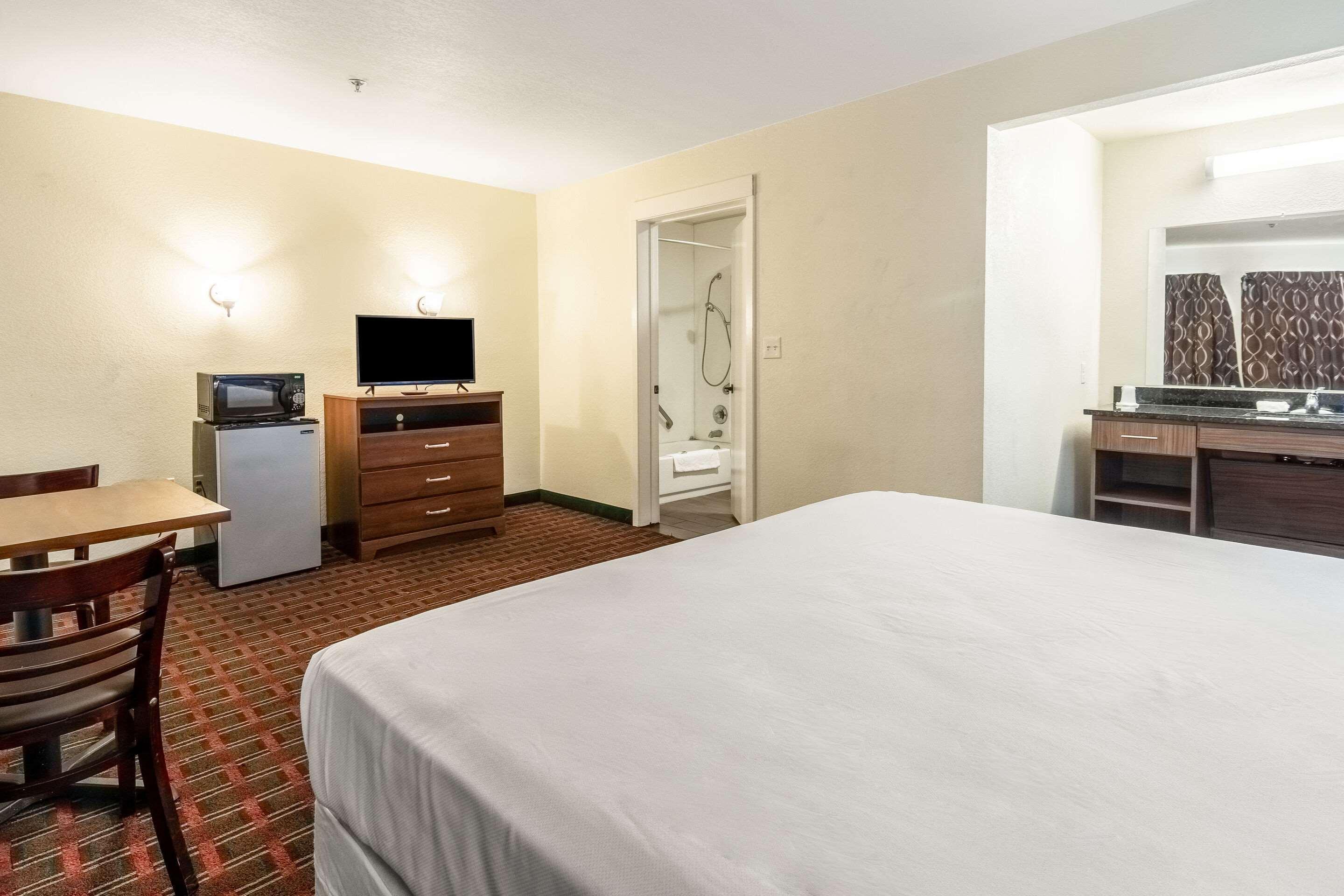 Rodeway Inn เวเธอร์ฟอร์ด ภายนอก รูปภาพ