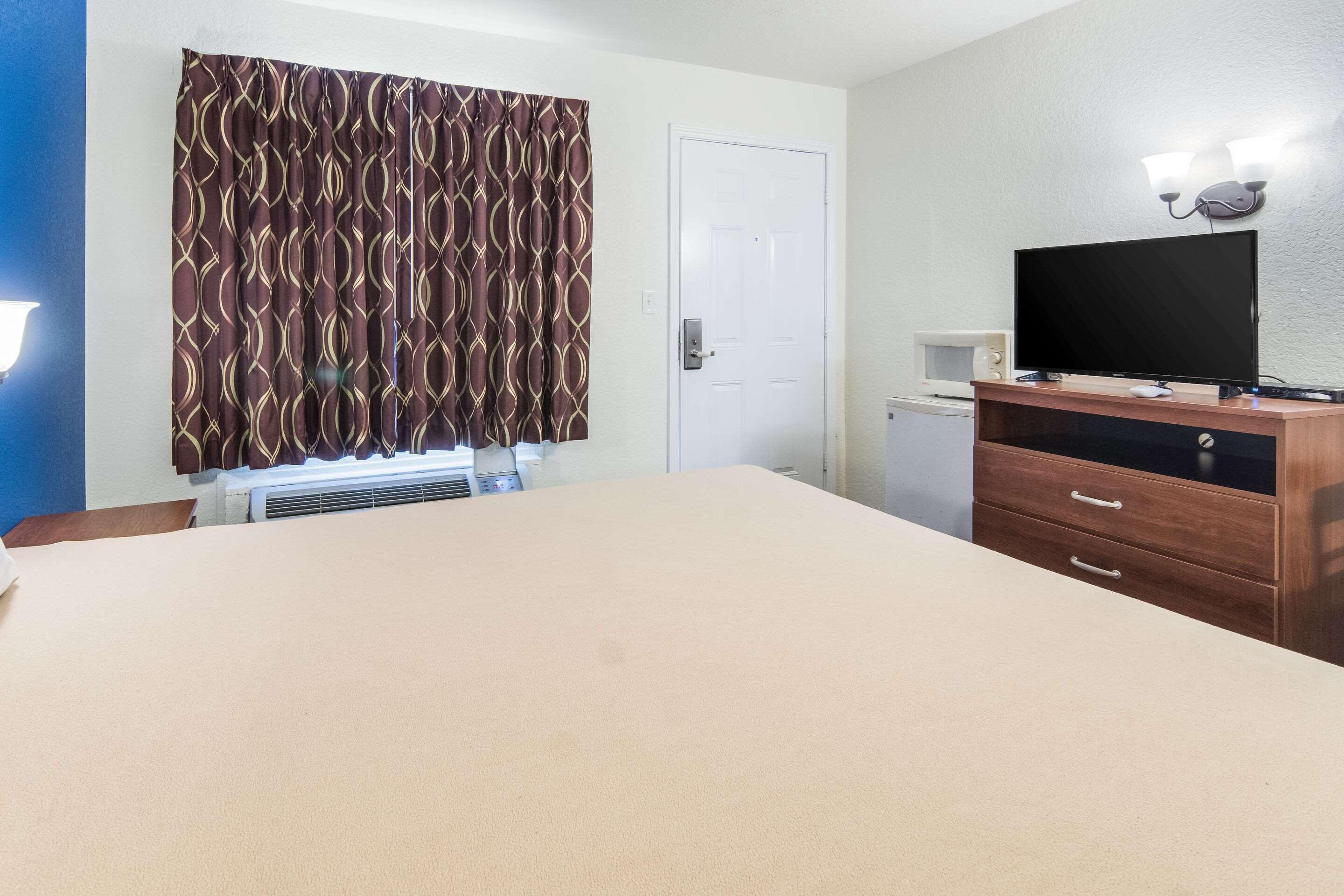 Rodeway Inn เวเธอร์ฟอร์ด ภายนอก รูปภาพ